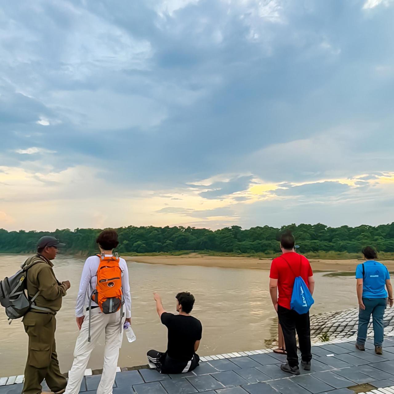 Greenland Safari, Sauraha Kültér fotó
